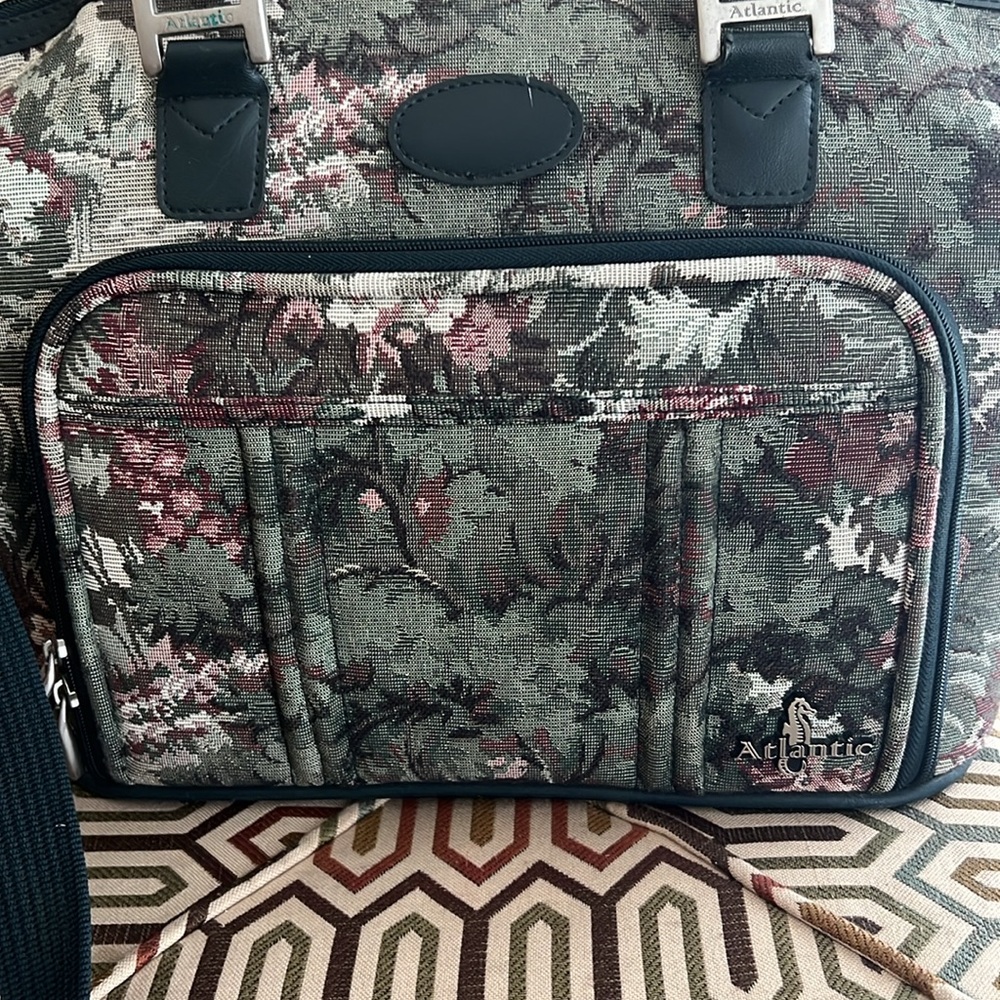 Vintage 80’s Atlantic Tapestry Carry on Shoulder Bag - Picture 7 of 16
